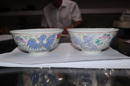 A pair of Chinese famille rose bowls 13.5cm diameter